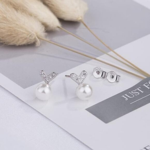 NEW 925 Sterling Silver Pearl Heart Earrings - Picture 3 of 8